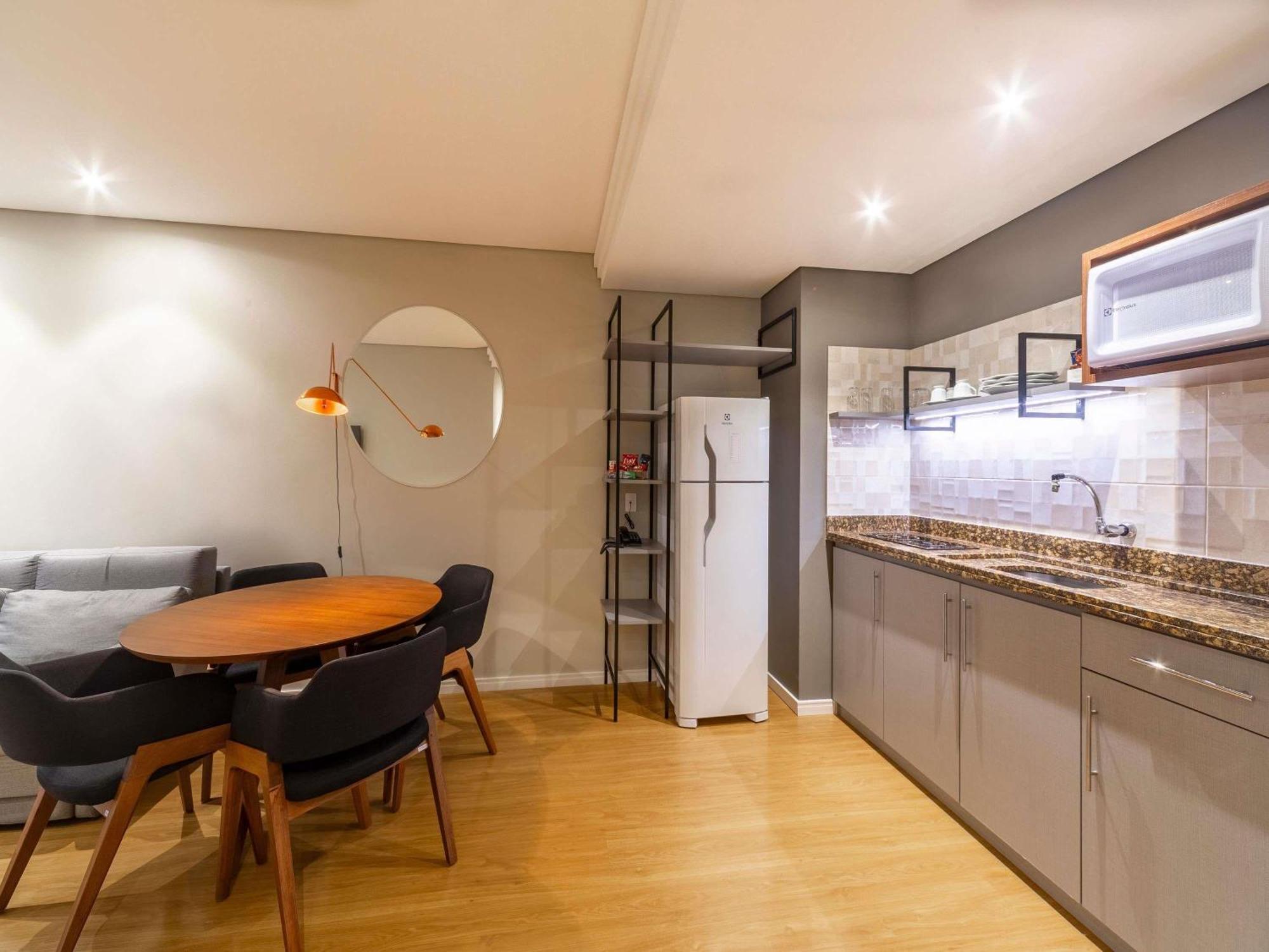 Quarto Família com Cama de Casal, 2 Camas de Solteiro e Sofá-cama